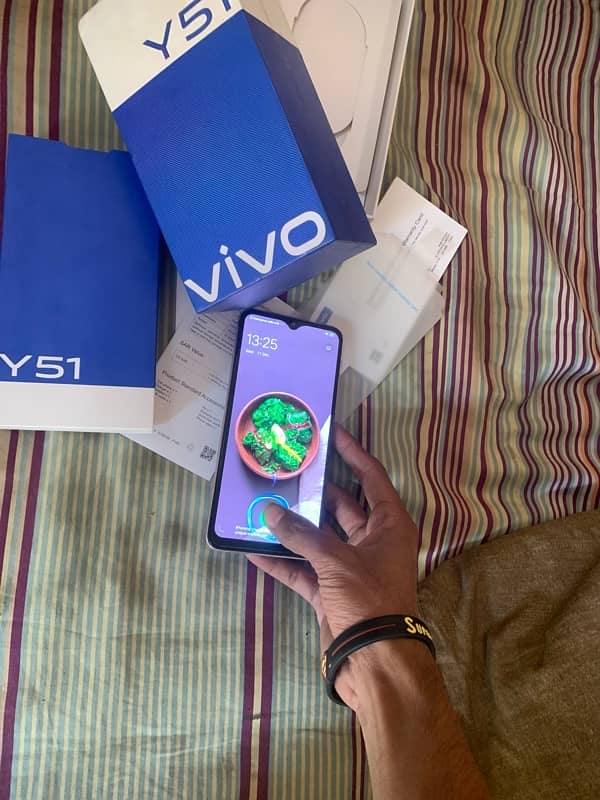 vivo y51 4/128GB 5000mh battery 10/9,5 with original box 1