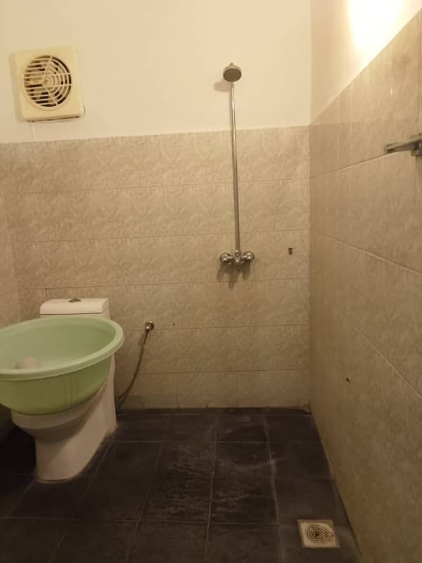 Allama Iqbal Town 10 Marla Upper Portion Lower lock For Rent 2