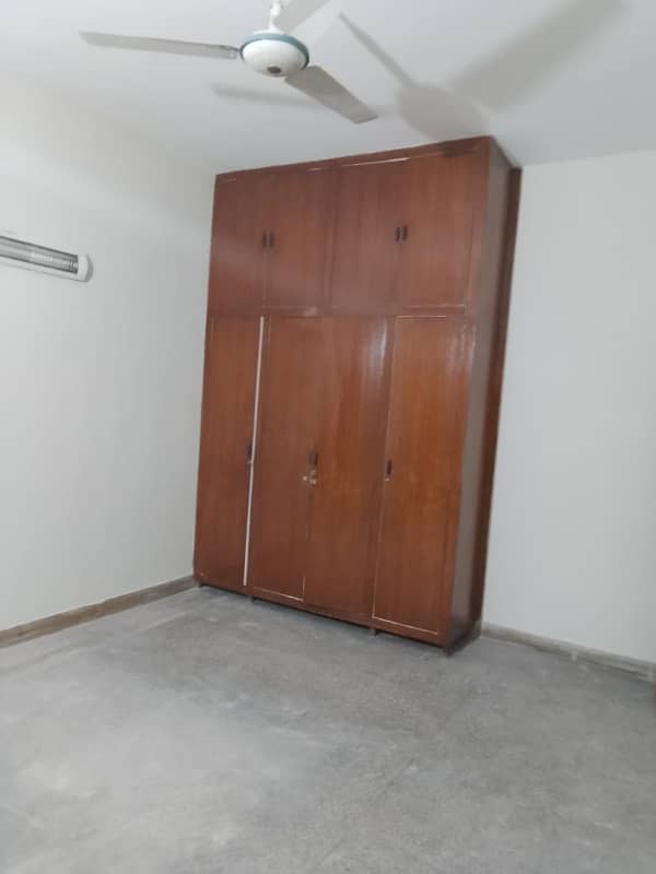 Allama Iqbal Town 10 Marla Upper Portion Lower lock For Rent 5