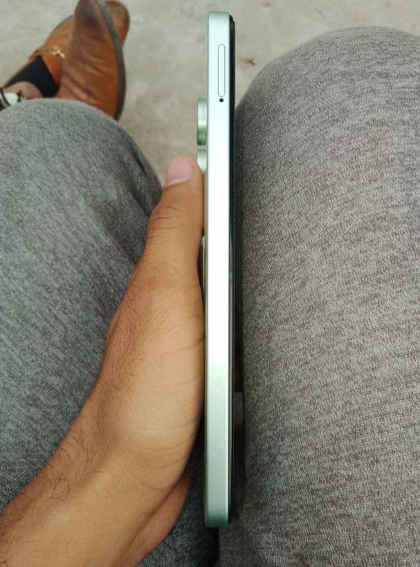 10/10 condition hai mobile warranty mai hai 2