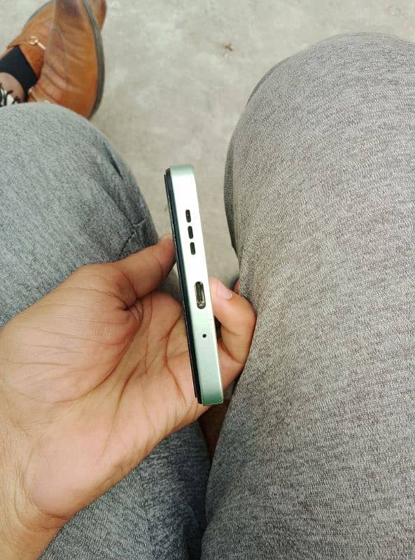 10/10 condition hai mobile warranty mai hai 5