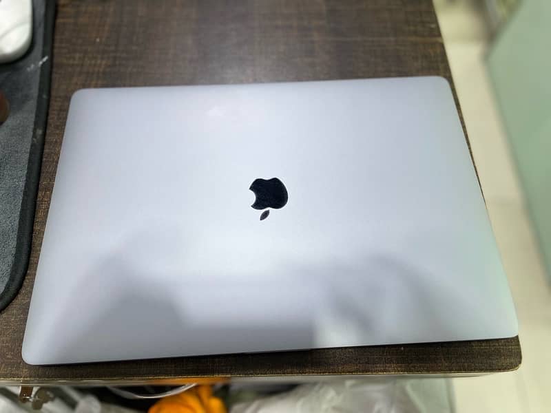 apple macbook pro i9 2019 15 inch 32GB 512 ssd 0