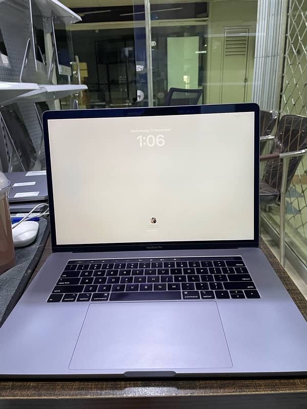 apple macbook pro i9 2019 15 inch 32GB 512 ssd 5