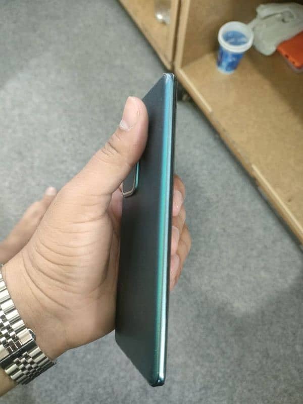 Vivo V30 Back Minor break 5