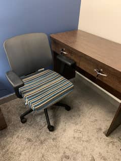 Compact Computer/Study/Work Desk/Table in Great Condition