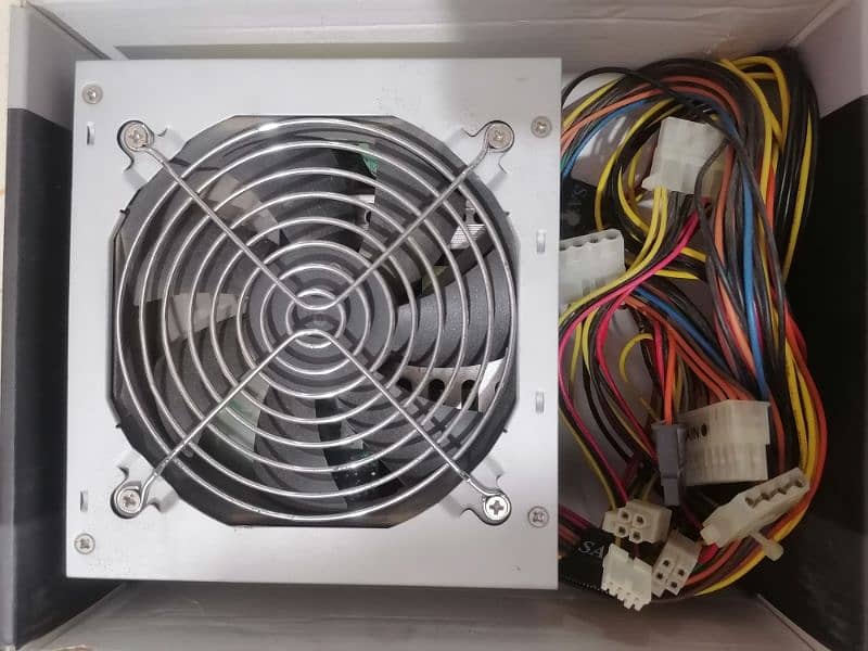 Thermaltake 450W power supply 3