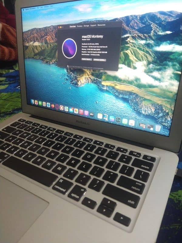 Apple Mackbook Air 2017 core i5 13inch display 8/256ssd Good condition 0