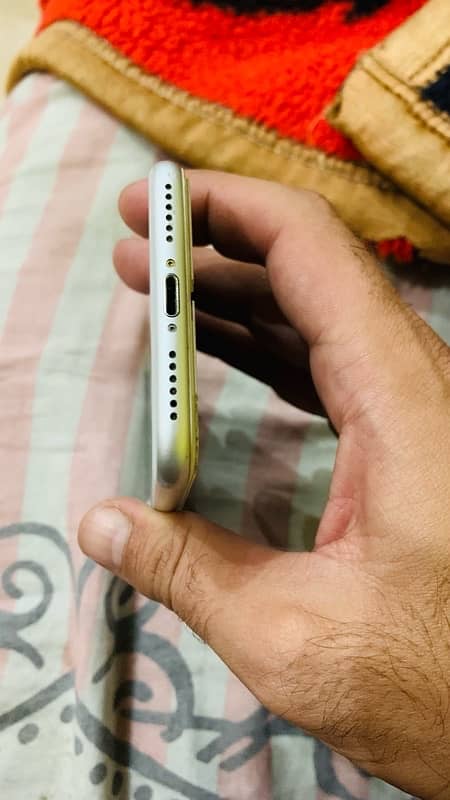 iPhone 8 64gb neat and clean 3