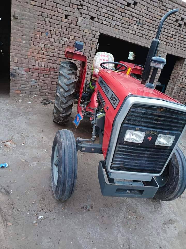 Massey Ferguson 240 Model 2023 1