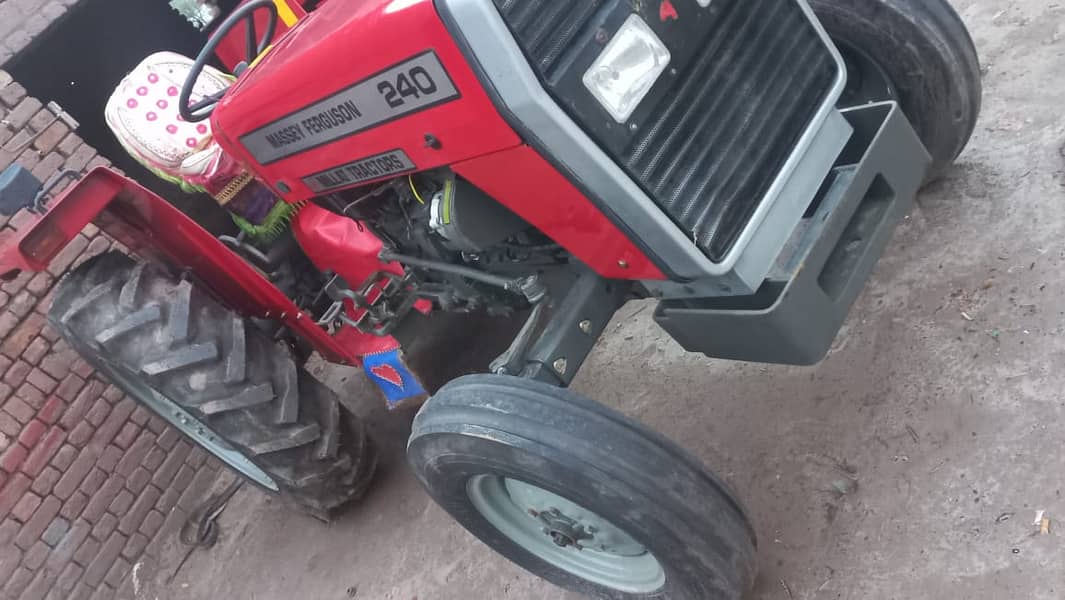 Massey Ferguson 240 Model 2023 3