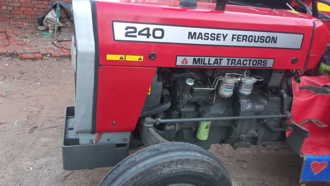 Massey Ferguson 240 Model 2023 5