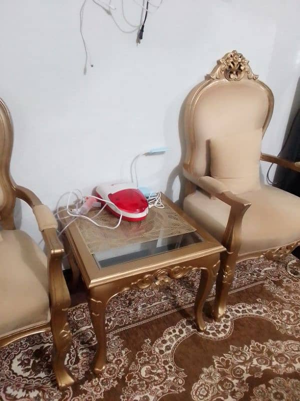 Room chairs with centre table 0