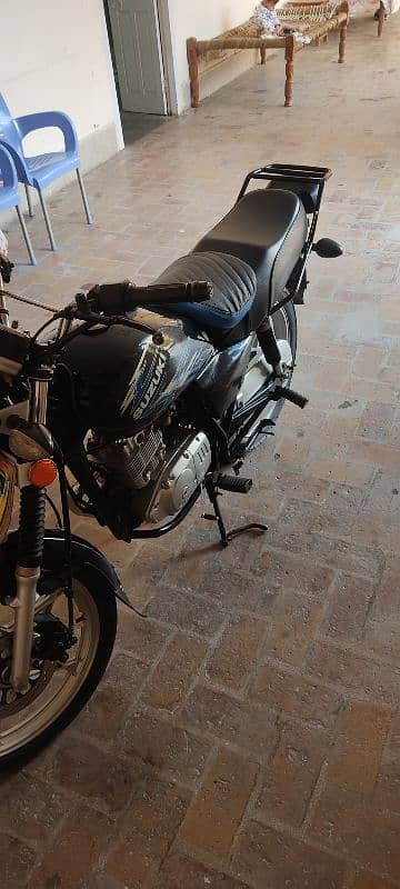 Suzuki GS 150 Special Edition 4