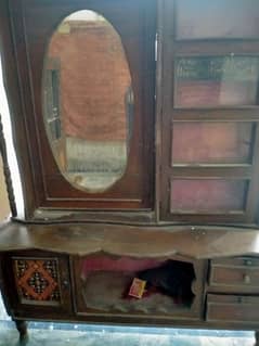 Used Dressing Table for urgent sale call at 0300-7452132