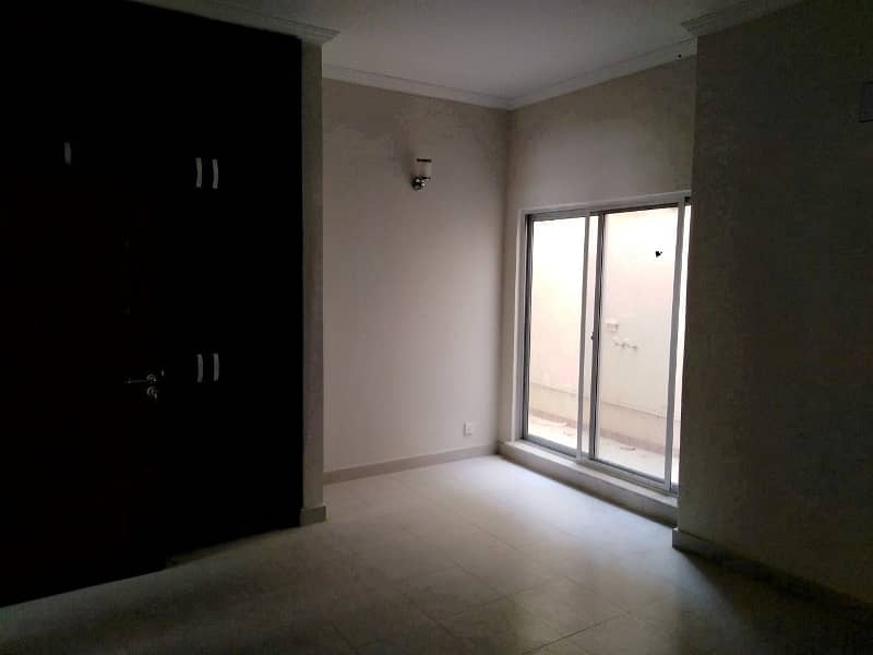 152 SQ YARDS MODREN HOUSE FOR RENT | LUXERY VILLA  | PRECINCT-10B 1