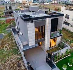 1 KANAL DESIGNERS EXTRAORDINARY HOUSE AVAILABLE FOR RENT ON HOT LOCATION