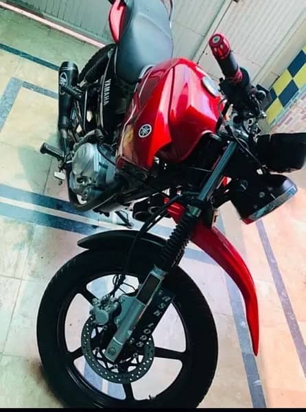 Yamaha YBR 125G RED Beast 0