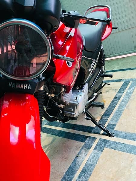 Yamaha YBR 125G RED Beast 1