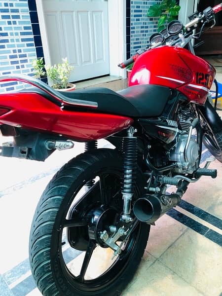 Yamaha YBR 125G RED Beast 4