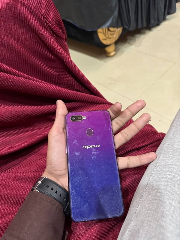 oppo f9 8/256 just minor glass break 0