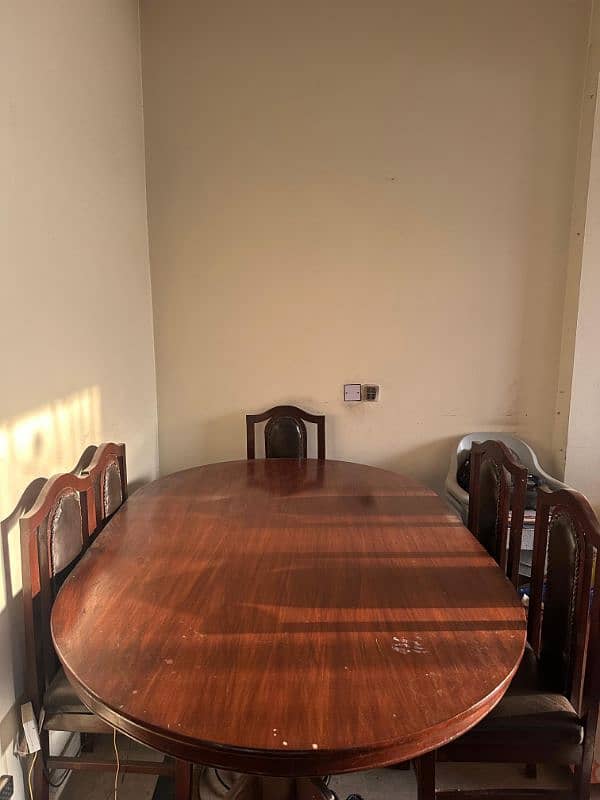 in good condition with 6 chairs 1