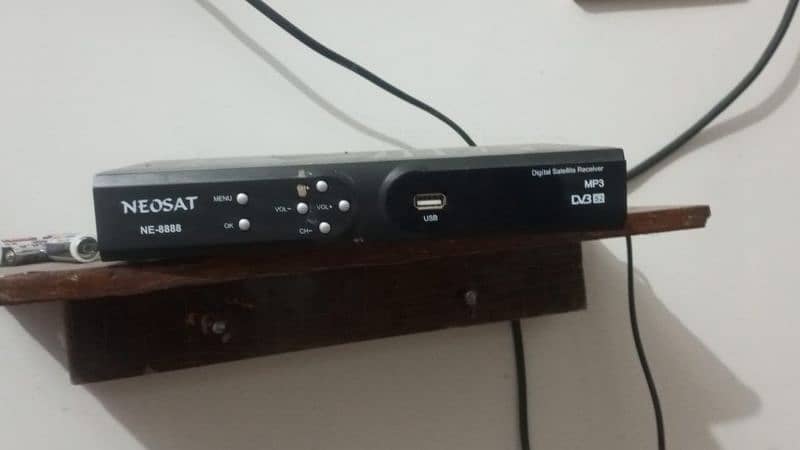 Dish with antena and receiver 2