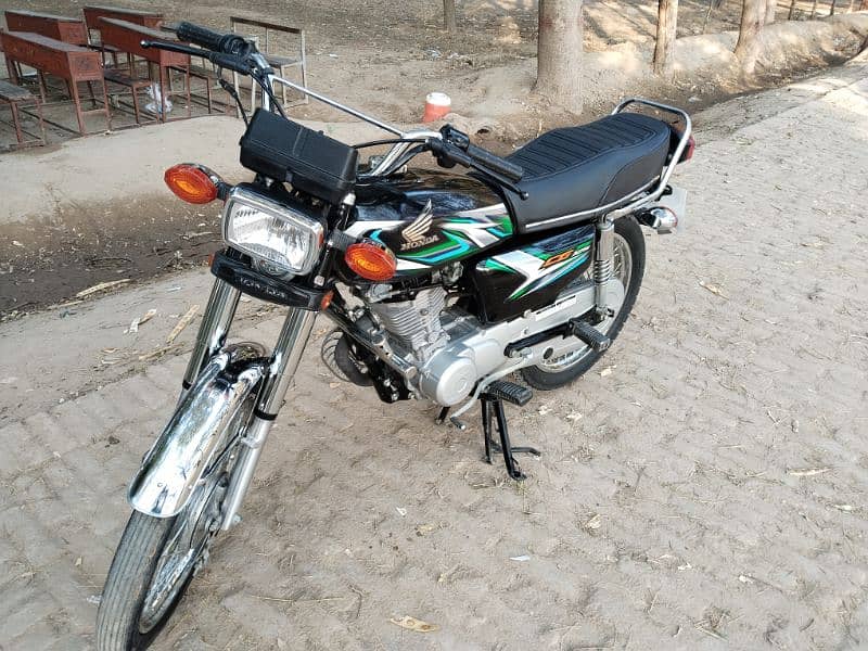 Honda cg 125 model 2023 10/10 urgent sale 1