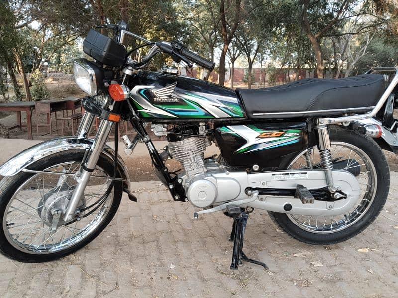 Honda cg 125 model 2023 10/10 urgent sale 2