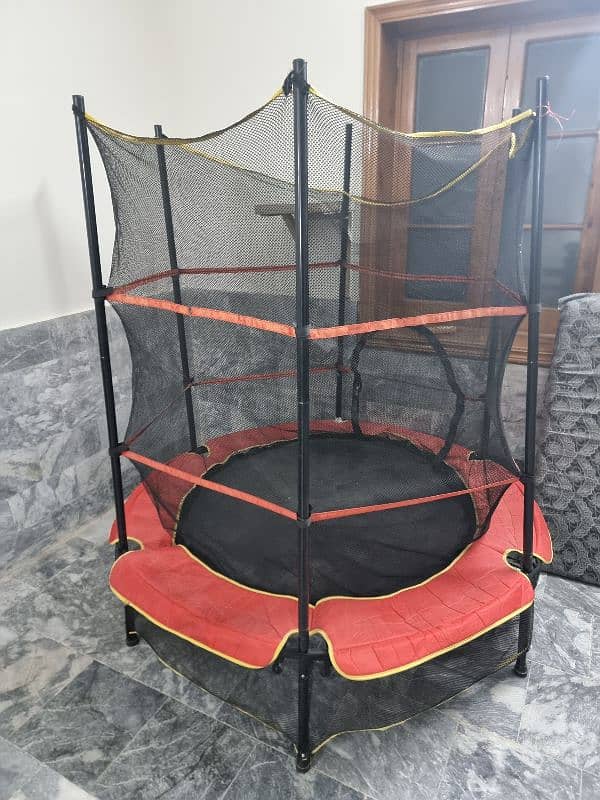 Kids Trampoline in good condition 2