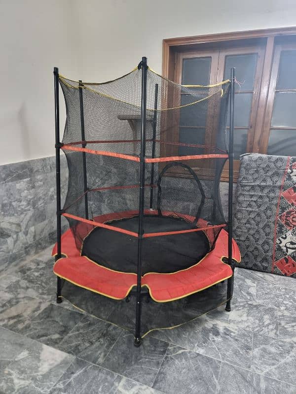 Kids Trampoline in good condition 3