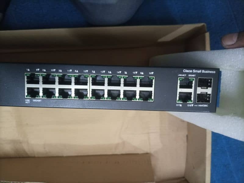 cisco switch 3400 series and small bussiness switch 1