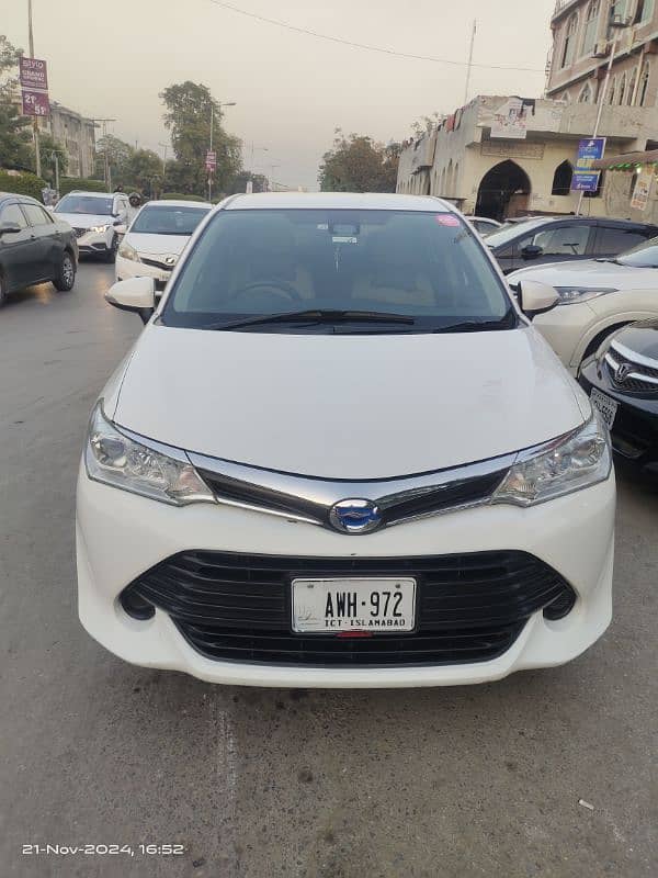 Toyota Corolla Axio 2017 hybrid 0