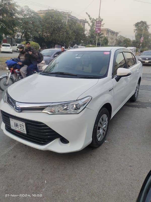 Toyota Corolla Axio 2017 hybrid 2