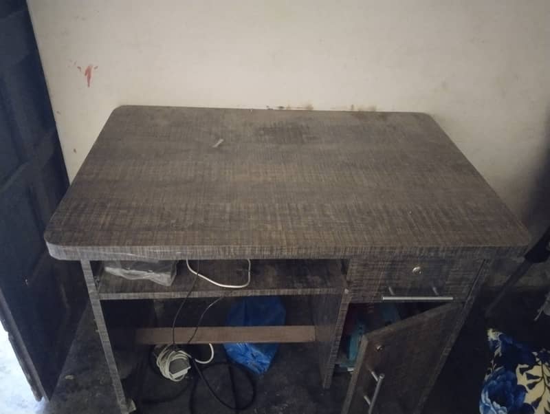 Computer table 1