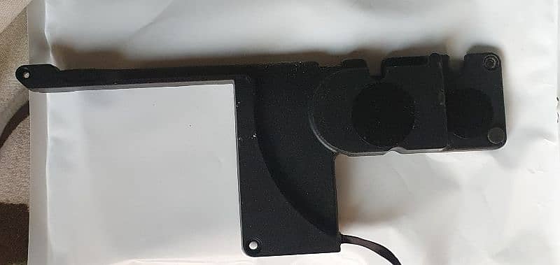 Macbook Pro Mid 2014 15" Display Right Speaker 1