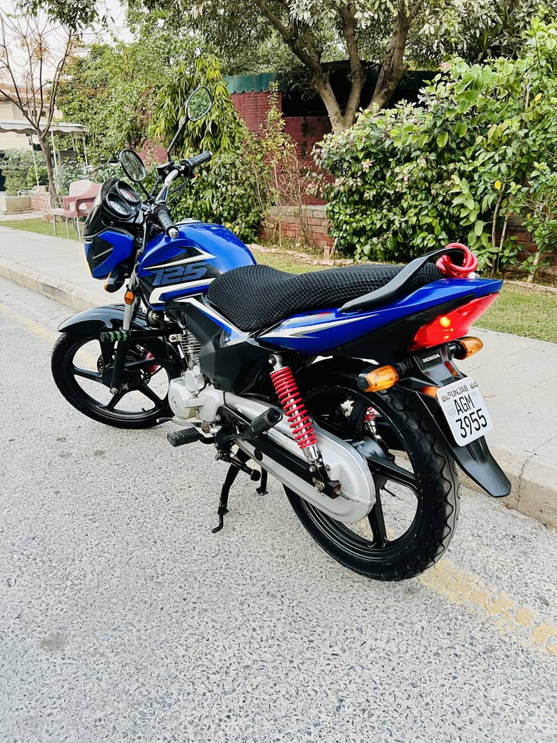 For Sale: Blue Honda CB 125 F Special Edition 8