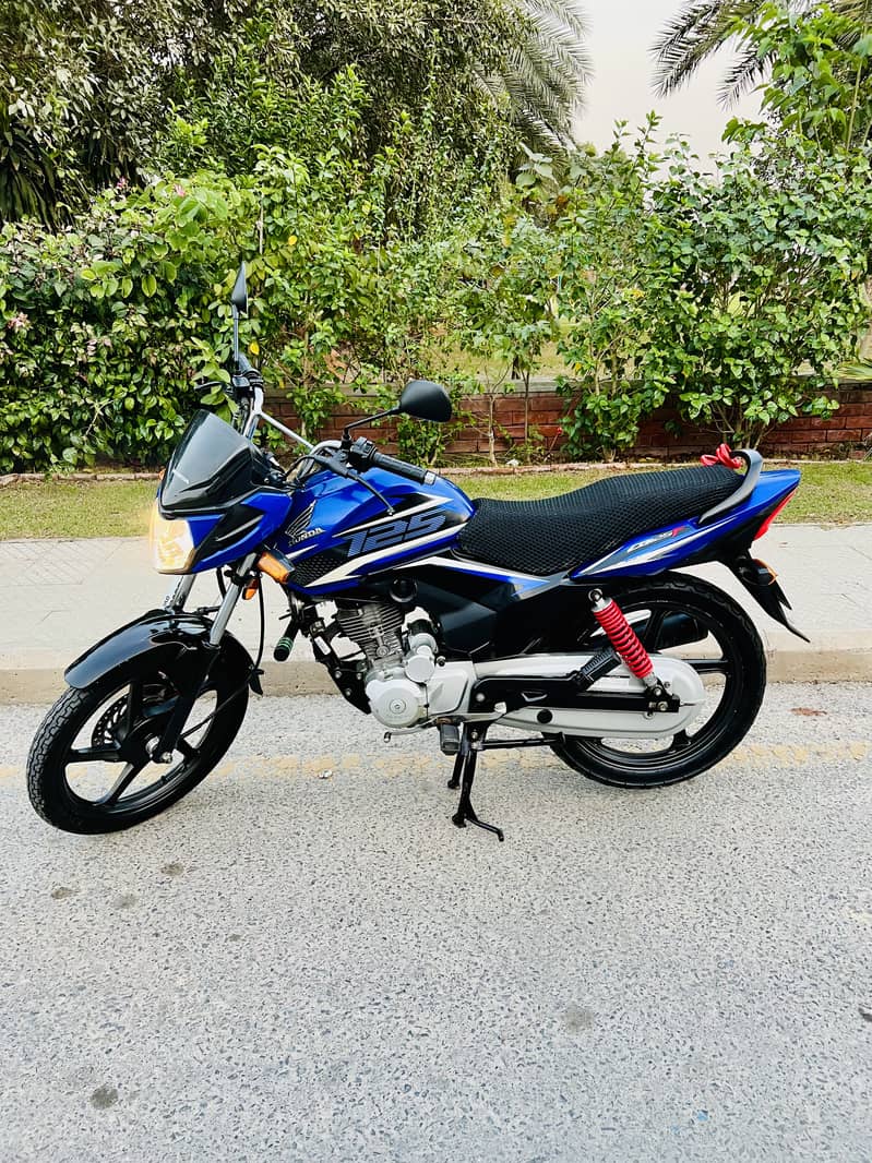 For Sale: Blue Honda CB 125 F Special Edition 9