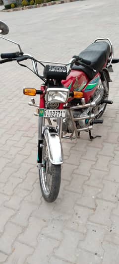 Honda CD70 bilkul Lal okay