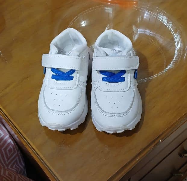 white jogger for boys 0