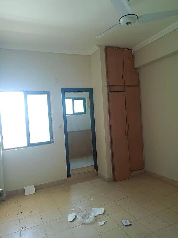 2bad flat avelebal far sale 9