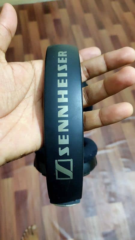 Sennheiser HD 215 Studio Monitoring Headphones 0