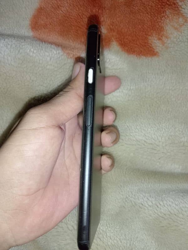 Google pixel 4xl,only one month used jelly wrapped ,no scratch 1