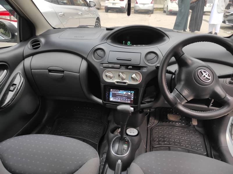 Toyota Vitz 2004 1.0 5