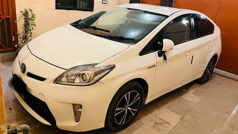 Toyota Prius 2015 3