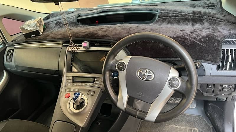 Toyota Prius 2015 17