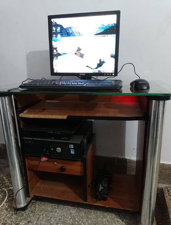 Computer Table in a Good Condition used. Whatsapp# 03056086974 1