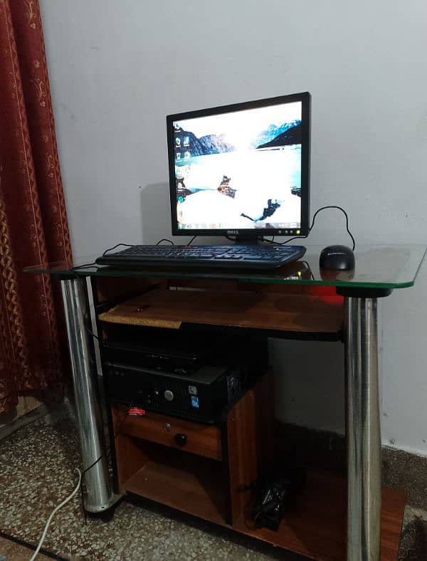 Computer Table in a Good Condition used. Whatsapp# 03056086974 3