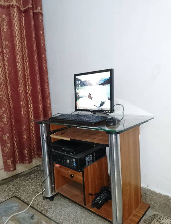 Computer Table in a Good Condition used. Whatsapp# 03056086974 4