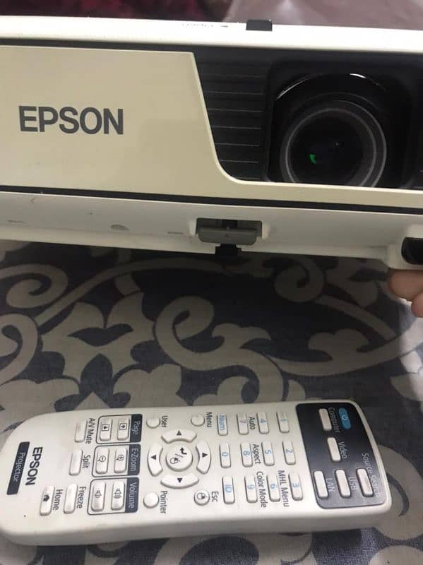 Epson EB-X31 Projector 0