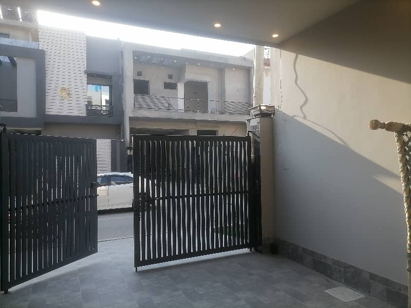 In Faisalabad You Can Find The Perfect House For sale 3